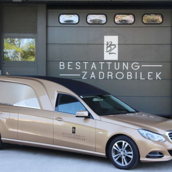 Fahrzeuge_Mercedes-Benz-E_MaybachEditionGold_1