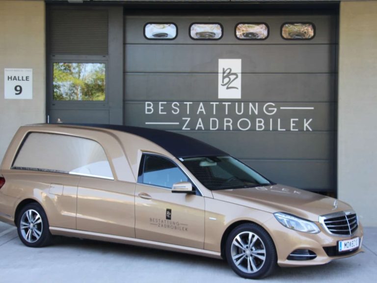 Fahrzeuge_Mercedes-Benz-E_MaybachEditionGold_1